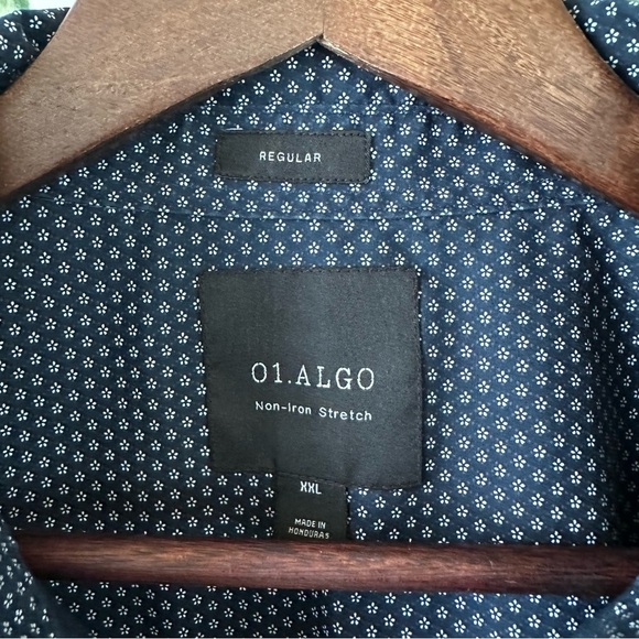 01.ALGO Men’s Button Down Shirt. XXL. Navy print. Non iron stretch. - Picture 3 of 6